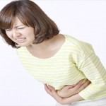 腹痛と微熱が続き治らない時は虫垂炎に注意！初期症状は！
